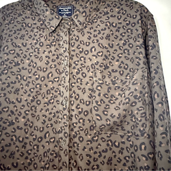 Abercrombie & Fitch Olive Leopard Print Button-Down Shirt - XL - Picture 3 of 4